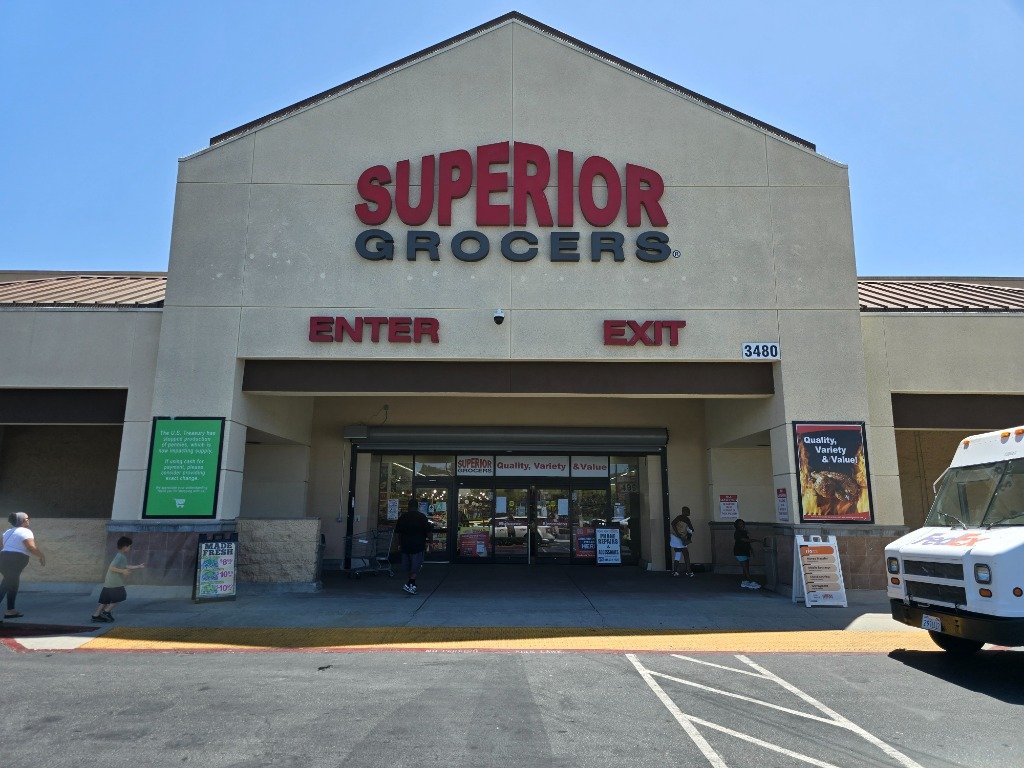 Superior Grocers Location Entrance