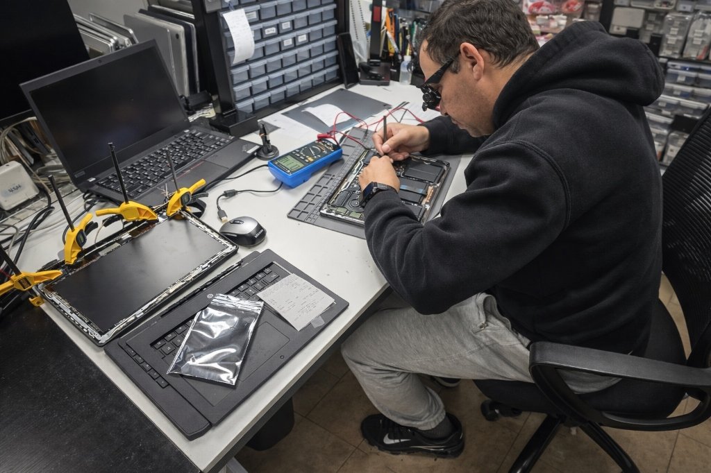 Laptop & Motherboard Technician